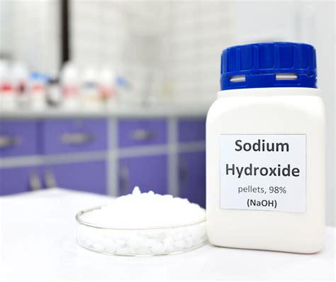 Sodium Hydroxide: Een Essentiële Component voor Zeep en Papierproductie!