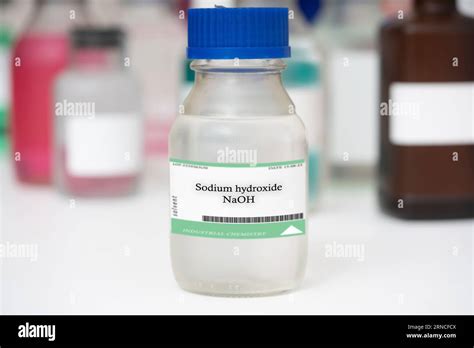  Sodium Hydroxide: De onmisbare basis voor zeep en papierproductie!